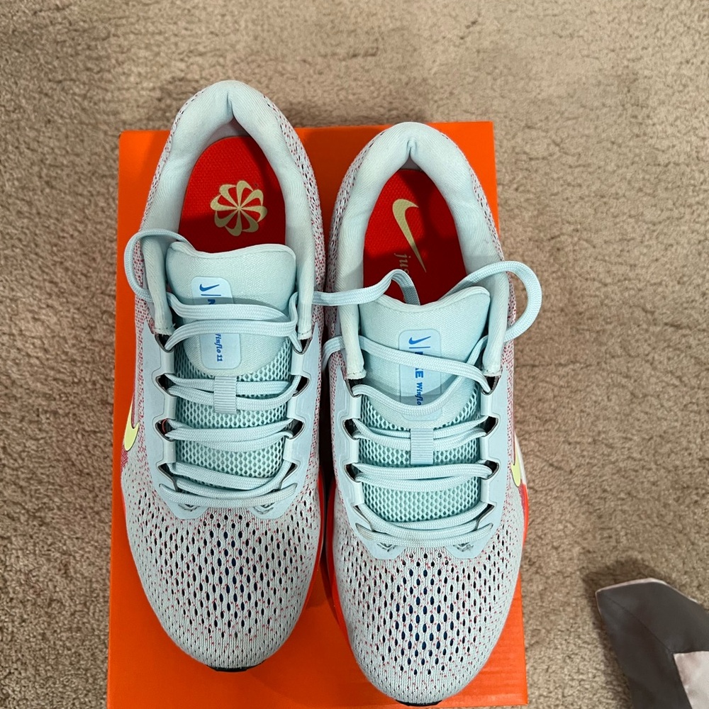 Nike Air Winflo 11 Glacier Blue and Volt Sneakers - Picture 4 of 7